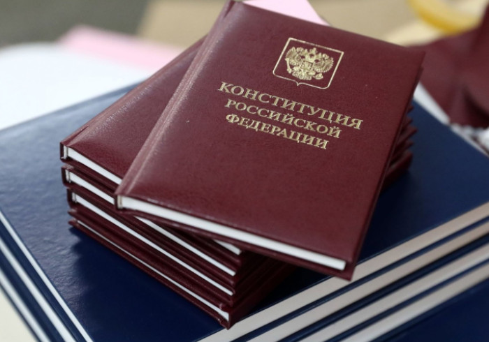 Как поправки в Конституцию РФ защитят социальные права граждан?