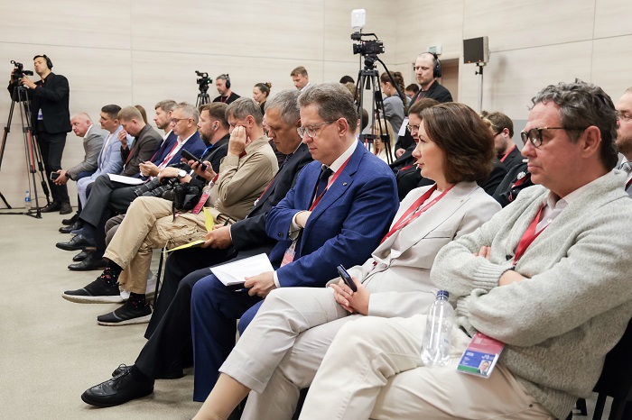 2026-09-04_Кадочников_дальневост_рег_показ_выс_рез-ты_по_напр_фин_просвещения_02.jpg