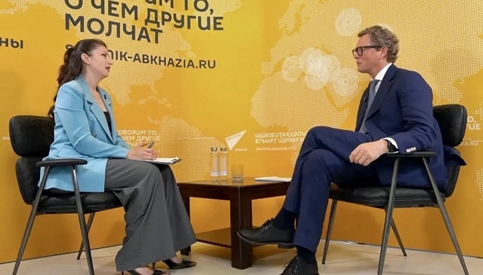 2026-06-26_В_Абхазии_внедрен_системы_он-касс_базируется_на_опыт_ФНС_России_02.jpg