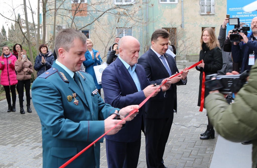 2020-02-14_Обновлённый_оперзал_для_налогоплательщиков_Ялты_и_Алушты_02.jpg 2020-02-14_Обновлённый_оперзал_для_налогоплательщиков_Ялты_и_Алушты_02.jpg