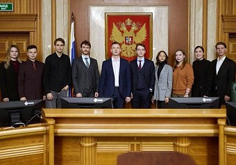 Замруководителя Налоговой службы Константин Чекмышев встретился с победителями профильных олимпиад